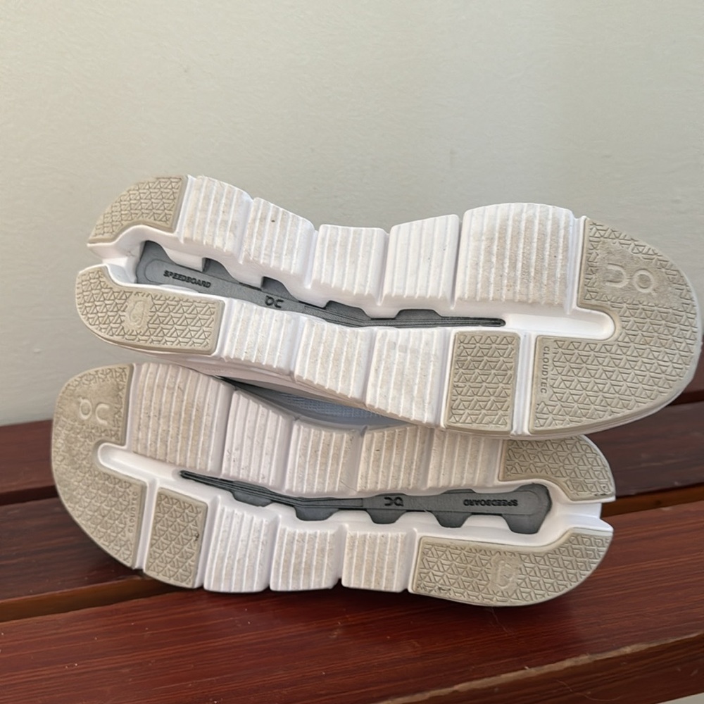 On Running Barely Worn Shoe - image 5